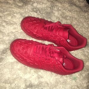 RED NIKE SNEAKERS....EXCELLENT BUY